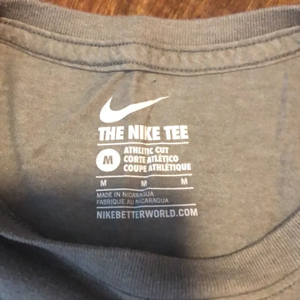 NIKE gray men's tee shirt/Size M